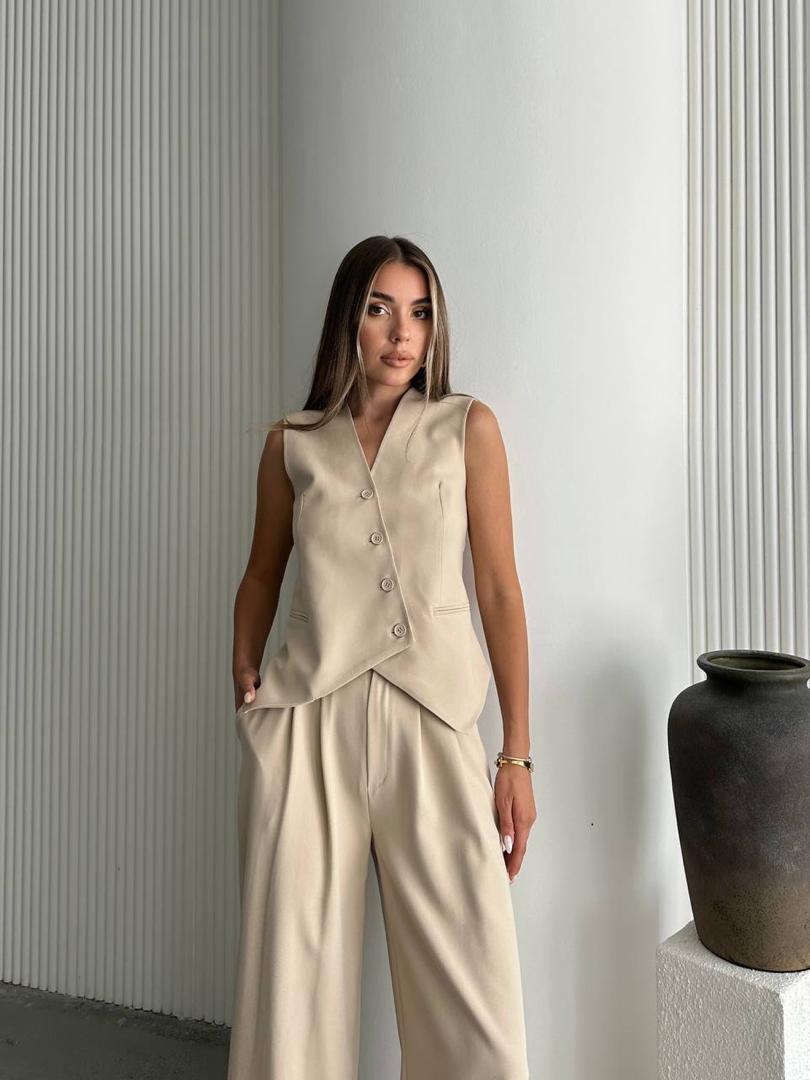 Beige Vest With a V-neck